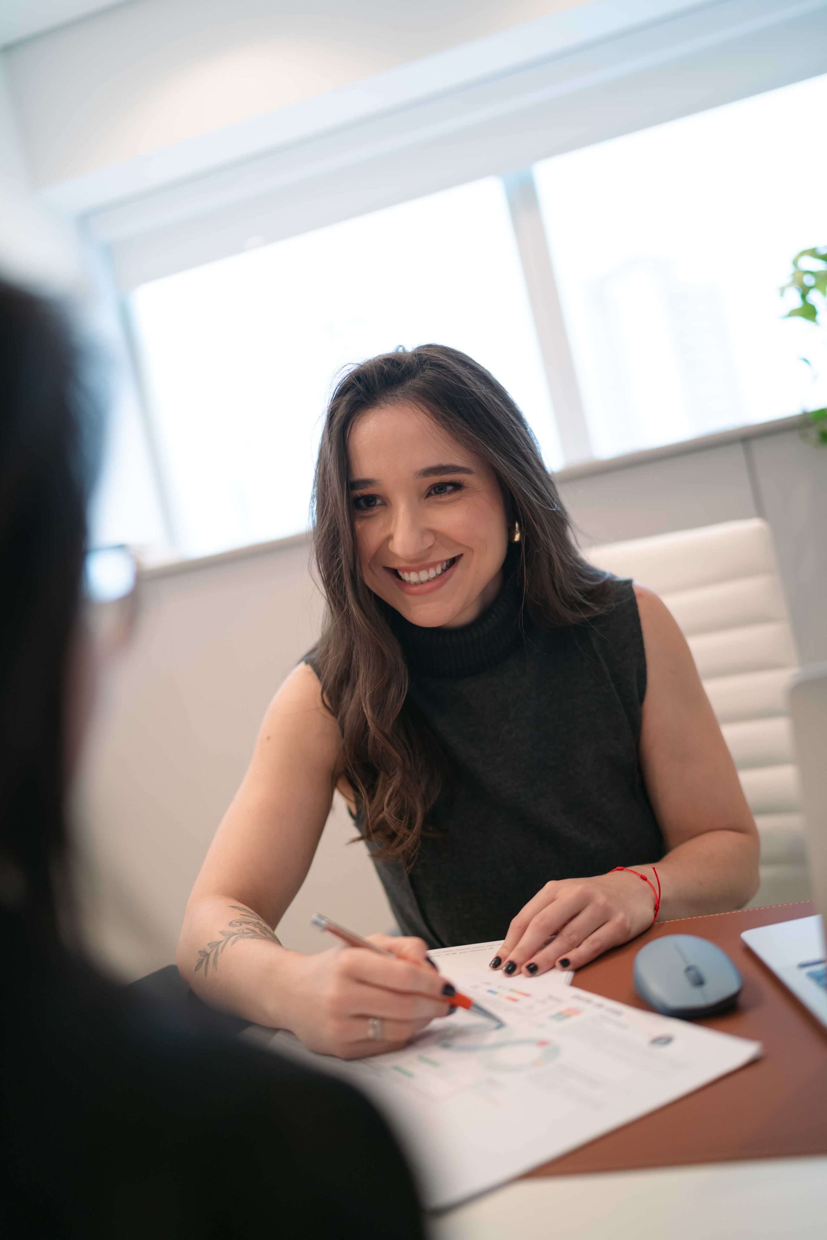 Dra. Isabela Andrade em consulta